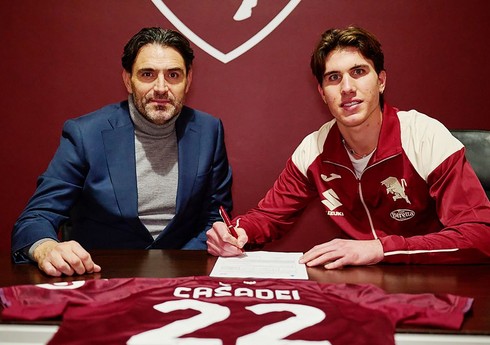 İtaliya klubu "Çelsi"nin futbolçusunu heyətinə qatıb