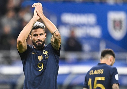 Jiru Fransa millisinin ən yaşlı bombardiri olub