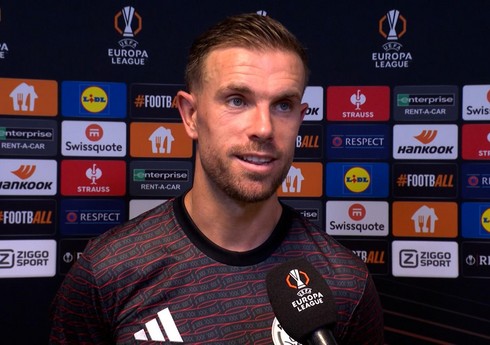 KİV: “Liverpul”un sabiq kapitanı “Monako”ya keçmək üçün “Ayaks”la münaqişəyə girib