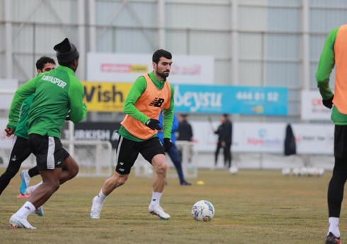 “Konyaspor” Mahir Emreliyə görə cərimə ödəyəcək