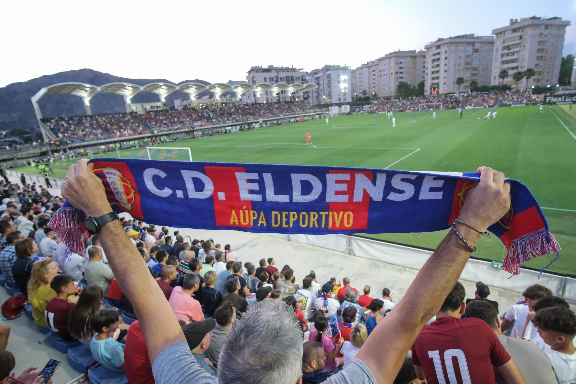 Lionel Messi İspaniyanın “Eldense” klubunu alıb