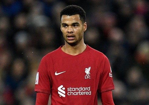 "Liverpul"un niderlandlı futbolçusu komandanın sıralarına qayıdıb