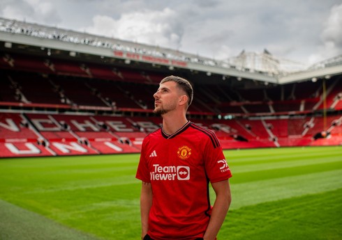 "Mançester Yunayted" "Çelsi"nin futbolçusunu heyətinə qatıb