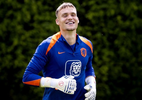 "Mançester Yunayted" Niderland millisinin qapıçısını heyətinə qatmaq istəyir