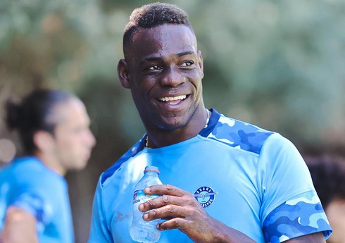 Mario Balotelli Azərbaycandan təklif alıb