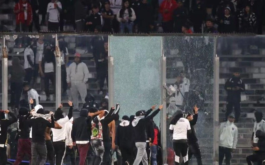 Matçdan öncə 2 azarkeş vəfat edib