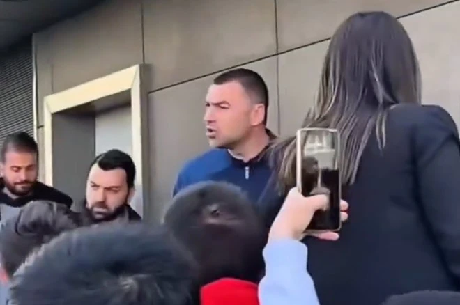 Matçdan sonra gərginlik: Azarkeş Burak Yılmazı çilədən çıxartdı - VİDEO