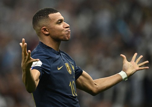 Mbappe PSJ ilə 2026-cı ilə qədər müqavilə imzalayıb