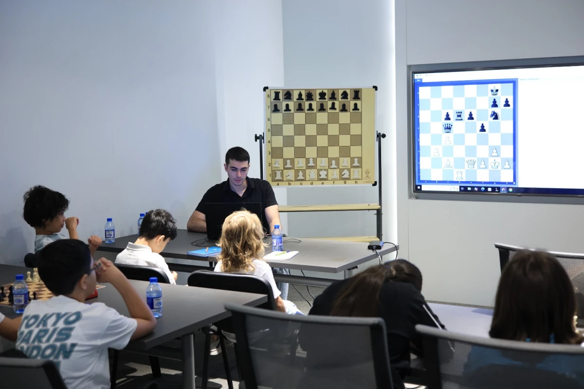 Məhəmməd Muradlı yeniyetmələrlə görüşüb - FOTO