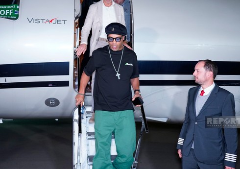 Məşhur futbolçu Ronaldinyo Bakıya gəlib