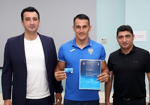 Məşqçilərə diplomlar verilib