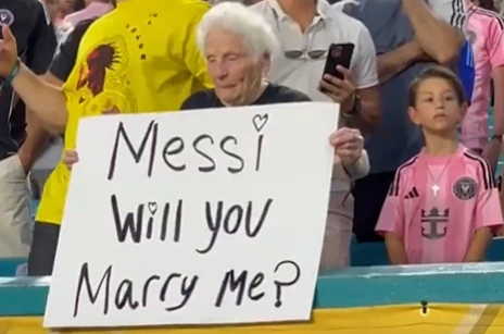 Messiyə gözlənilməz evlilik təklifi - VİDEO