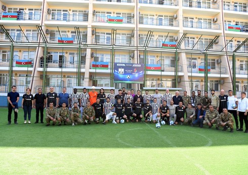 “Neft Daşları”nda “Neftçi” Futbol Klubu ilə neftçilər arasında yoldaşlıq görüşü keçirilib