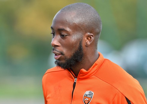 "Neftçi" "Olimpiakos"un sabiq müdafiəçisini transfer edib