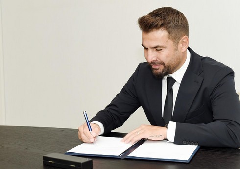 "Neftçi" yeni baş məşqçisini təqdim edib