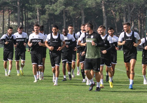 "Neftçi"nin yeni idman direktoru komandanın üzvləri ilə görüşüb