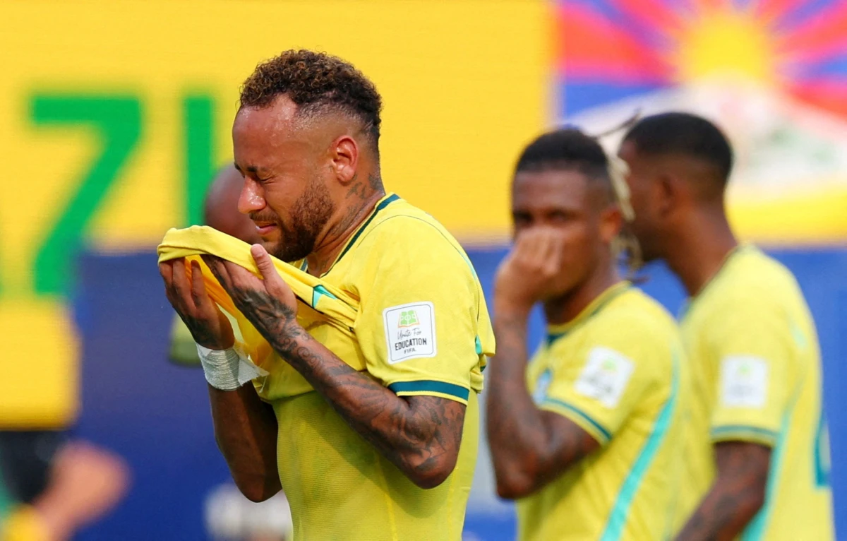 Neymar millidən getdi - Braziliya əfsanəsi karyerasını başa vurdu