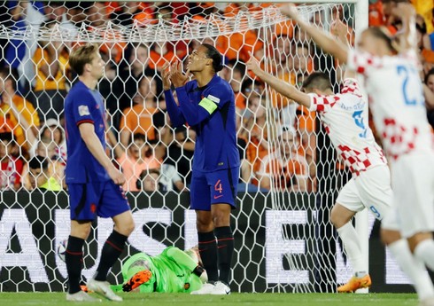 Niderland millisi 118 ildə ilk dəfə öz meydanında dörd qol buraxıb