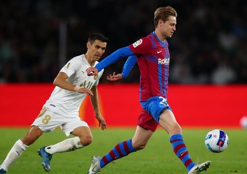 Niderland millisinin futbolçusu "Barselona"da qalmağa qərar verib