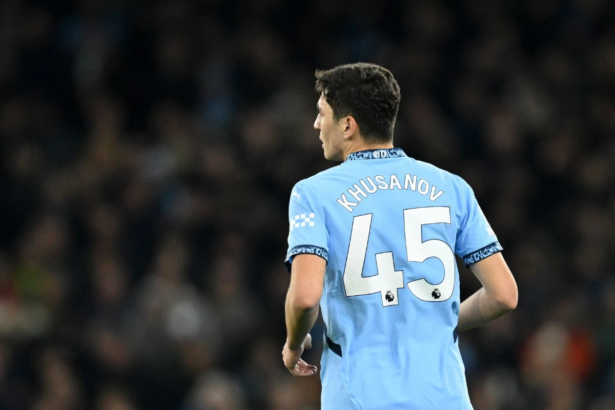 Özbəkistanlı futbolçu İngiltərədə ən yaxşı seçildi