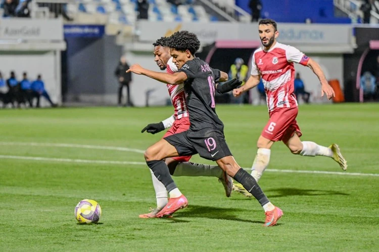 Premyer Liqa: Lider autsayderə qarşı - YENİLƏNİR