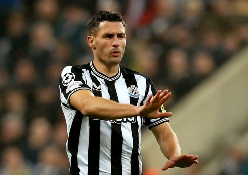 Premyer Liqa təmsilçisi 33 yaşlı müdafiəçinin müqavilə müddətini uzadıb