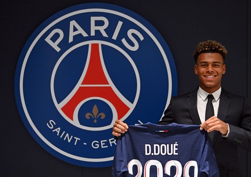 PSJ 19 yaşlı futbolçunu transfer edib