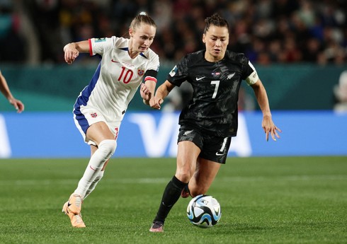 Qadınlararası dünya çempionatı meydan sahiblərinin qələbəsi ilə başlayıb