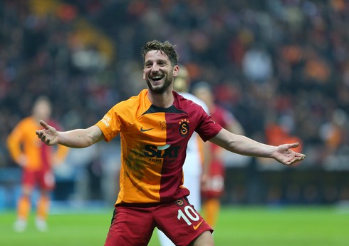 "Qalatasaray" belçikalı futbolçusu ilə müqavilə müddətini uzadıb