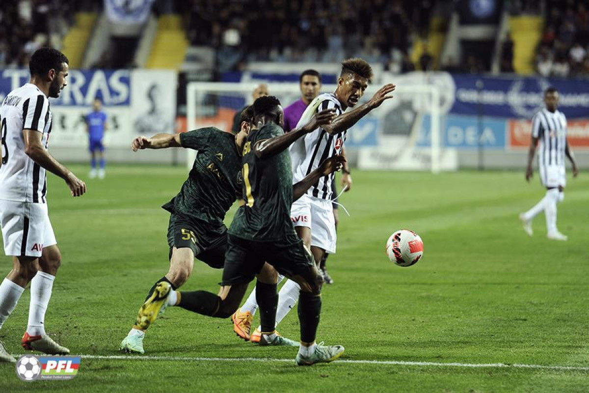 “Qarabağ” "Neftçi"ni öz meydanında darmadağın edib