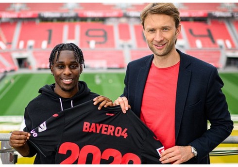 "Qarabağ"ın rəqibi futbolçusu ilə sözləşməni yeniləyib