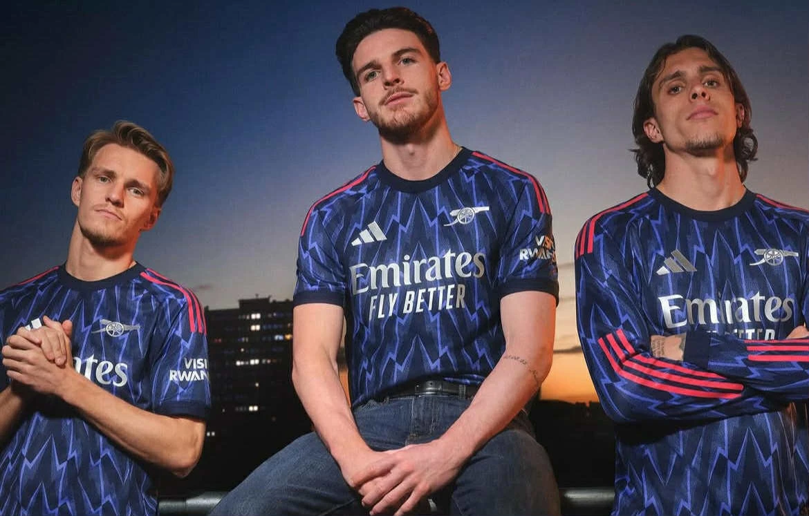 "Arsenal" yeni səfər formasını ictimaiyyətə təqdim edib