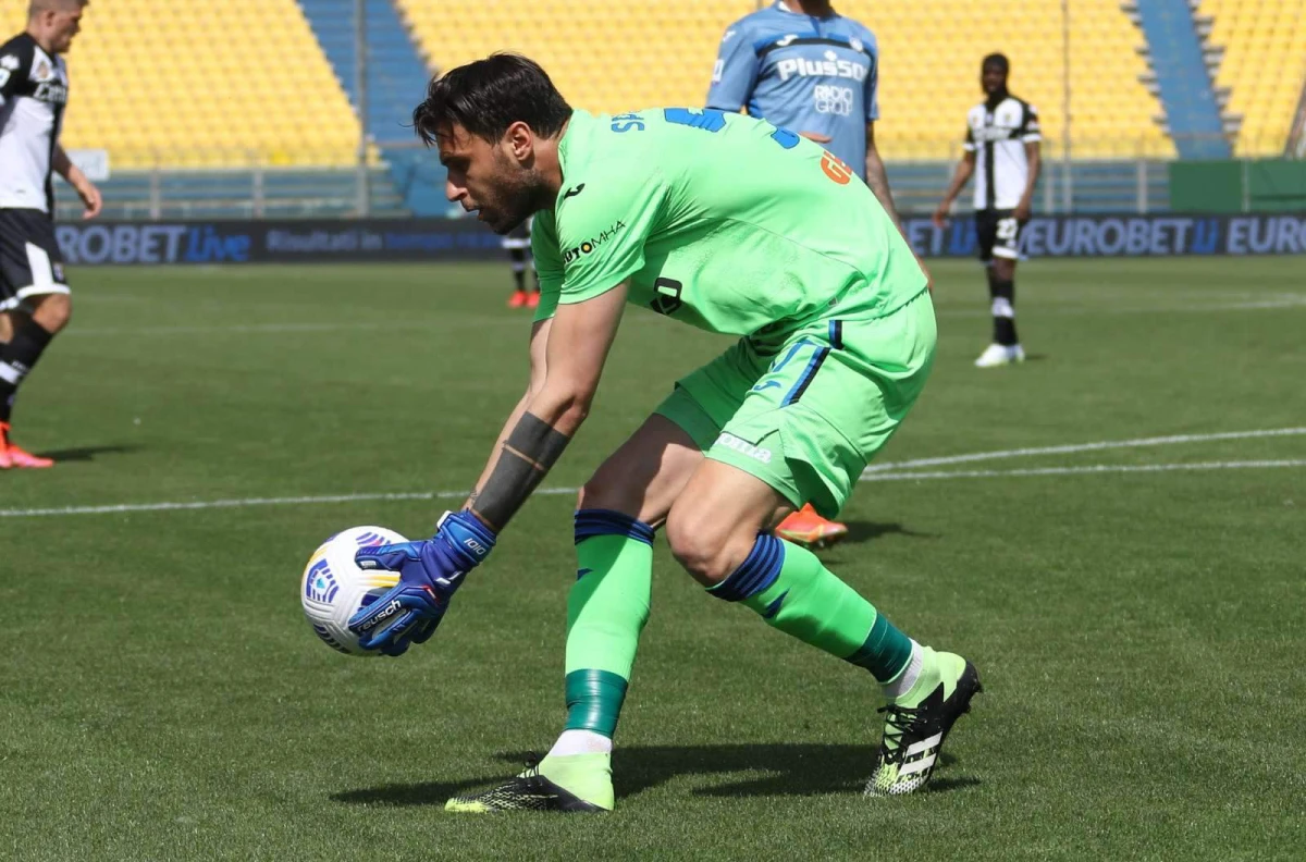 "Atalanta" yetirməsi ilə müqavilə imzalayıb