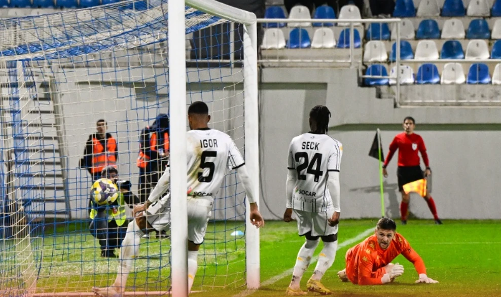 "Neftçi" "Kayrat"la qarşı-qarşıya - YENİLƏNİR