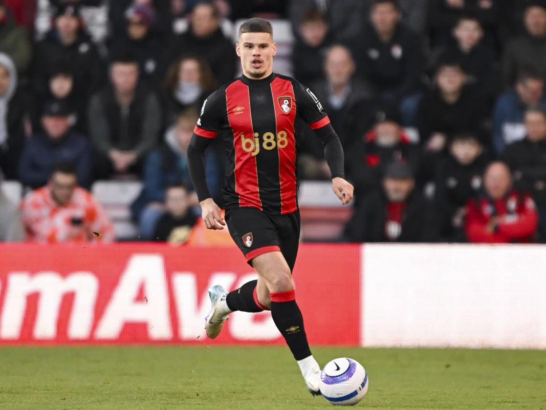 "Real Madrid" müdafiəçi axtarışında