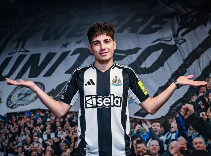 "Türkiyəyə qayıtmaq fikrində deyiləm" - Türkiyəli futbolçu "Nyukasl"dan ayrılmaq istəmir