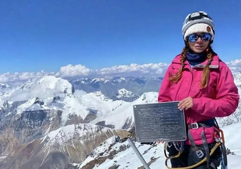 Rusiyalı alpinist 4 il əvvəl həyat yoldaşının öldüyü yüksəklikdə vəfat edib