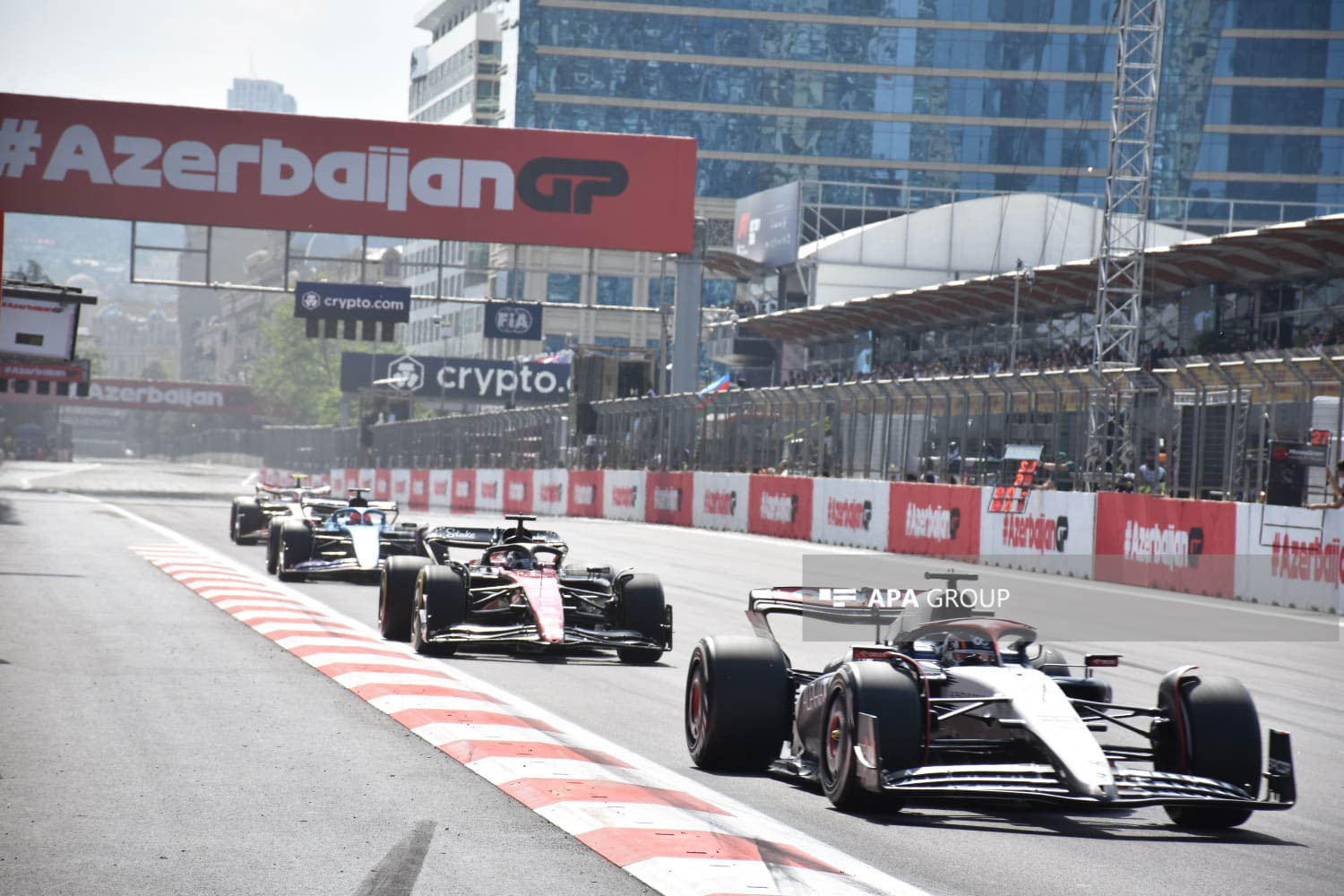 Serxio Peres Formula 1 Azərbaycan Qran-Prisində liderliyini davam etdirir