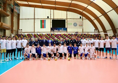 Şahin Bağırov yeniyetmə və gənc voleybolçularla görüşüb