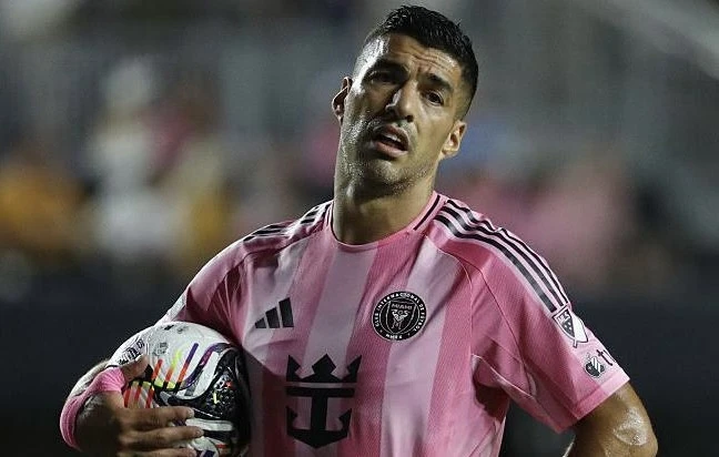 Suarez 6 oyunluq CƏZALANDIRILIB