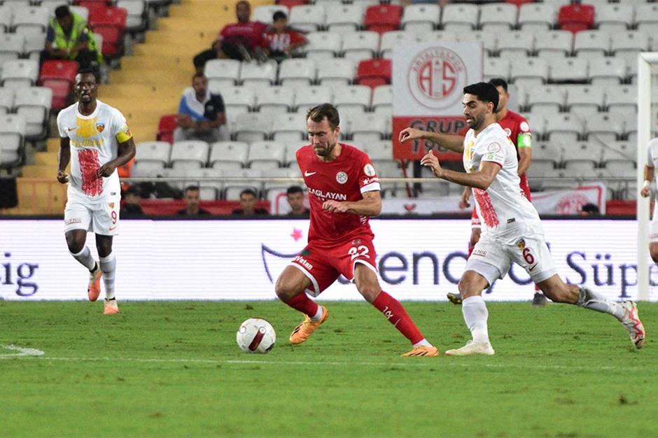 Super Liqa: “Kayserispor” 3 xalı 3 qolla qazandı