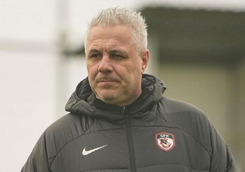 Superliqa klubu baş məşqçisi ilə yollarını ayırıb