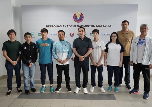 Taleh Ziyadov Malayziyada təhsil alan badmintonçularla görüşüb