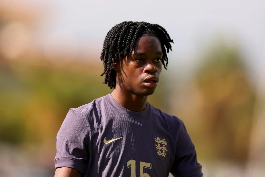 “Tottenhem” 18 yaşlı futbolçu ilə 4 illik müqavilə imzalayıb