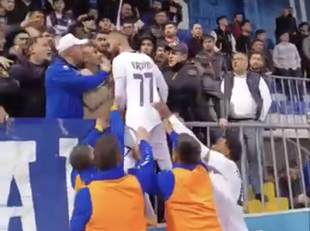 “Turan Tovuz”un futbolçuları azarkeşlərə hücum çəkdi