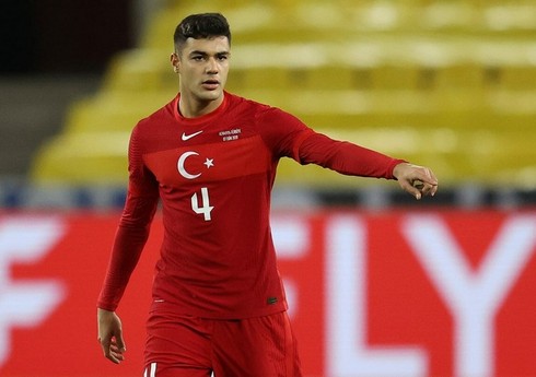 Türkiyə millisinin müdafiəçisi zədələndiyi üçün heyətdən çıxarılıb