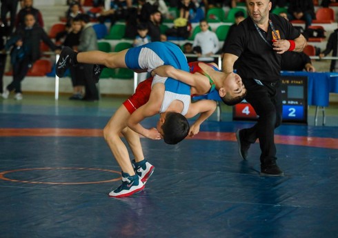 U-15 Azərbaycan çempionatında sərbəst güləş üzrə qaliblər müəyyənləşib