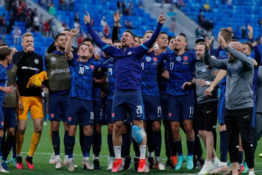 UEFA-dan tarixi qərar: SLOVAKİYA DA ÇEMPİON ELAN EDİLDİ