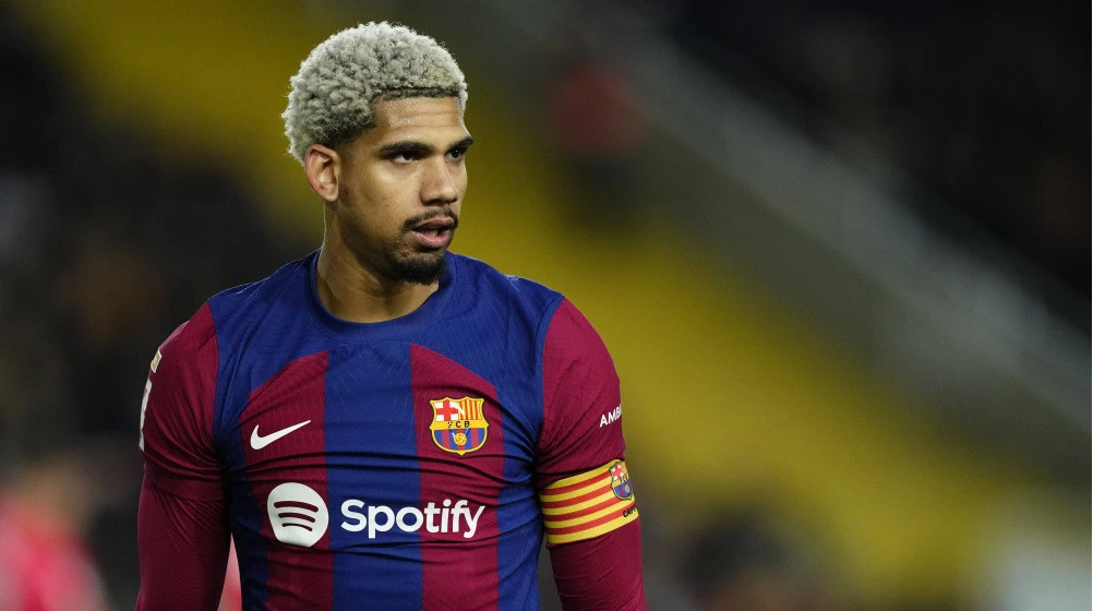 Uruqvay millisinin üzvü “Çelsi” yolunda