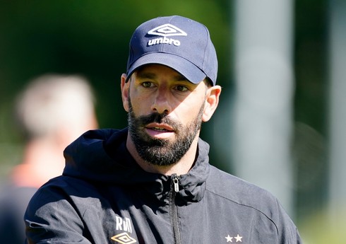 Van Nistelroy İngiltərə klubu ilə anlaşıb